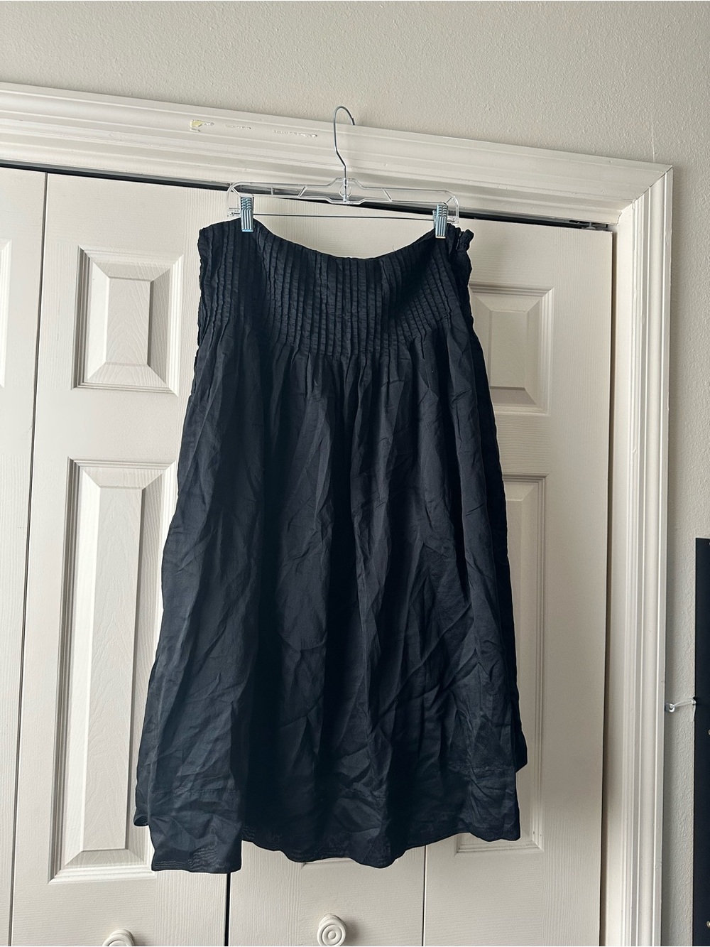 Women's Black Smocked Waist Midi Skirt